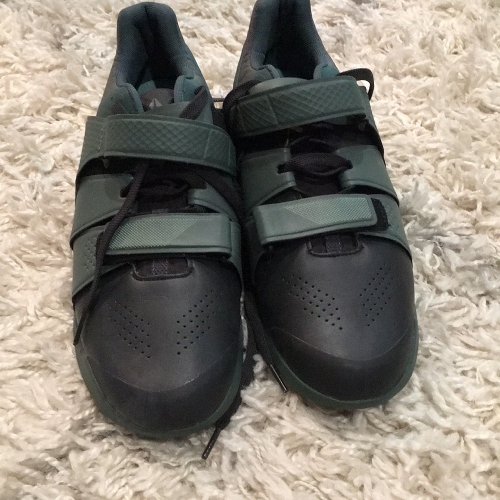 Reebok legacy lifters never worn